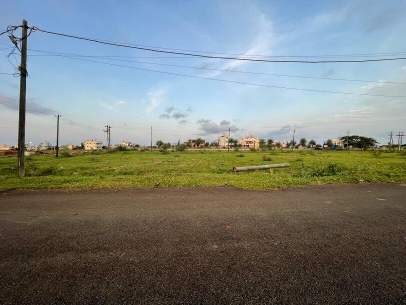 Spacious 2500 Sq. Ft. KHB Plot for Sale in Basavan Kudachi, Alarwad-1